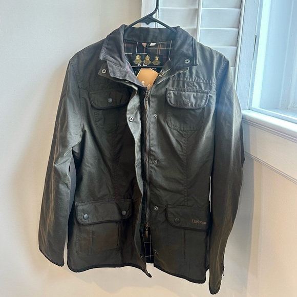 Ladies Utility Waxed Jacket in Olive Green by Barbour - Picture 2 of 6